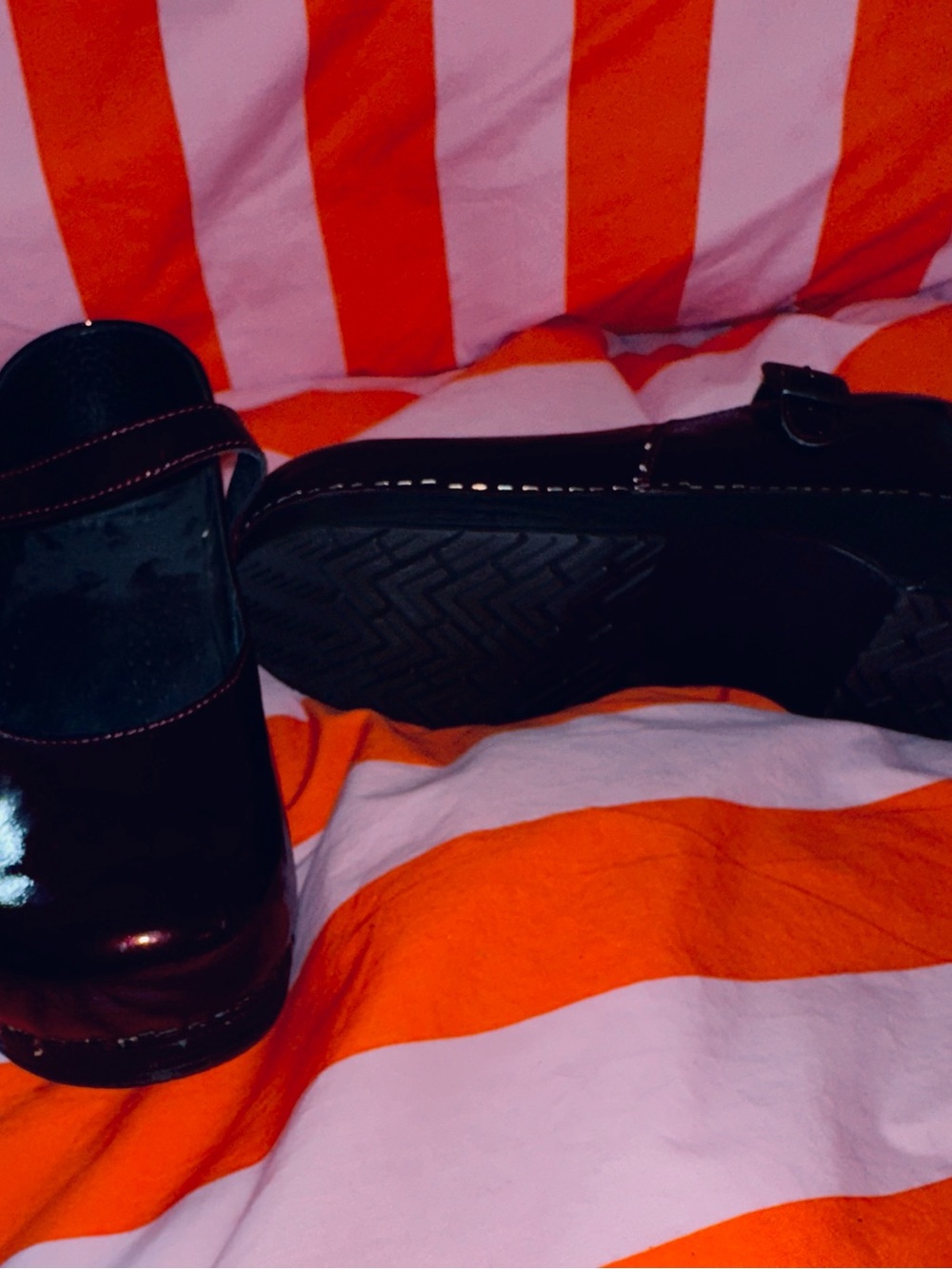 Dansko Burgandy Patent Leather Clogs *LIKE NEW*